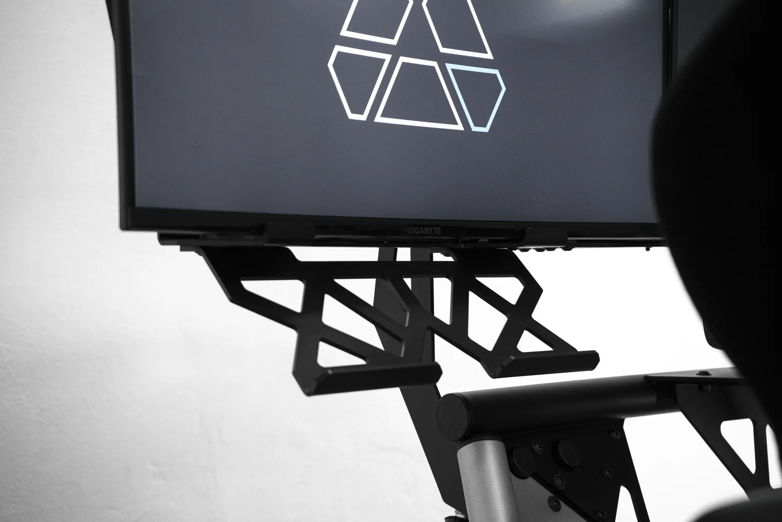 TORQ EVO 2 triple-screen monitor mount detail