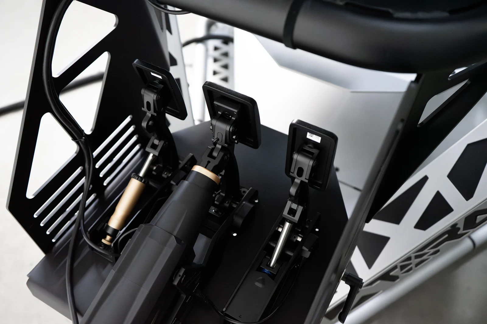 Moza MBooster active pedals