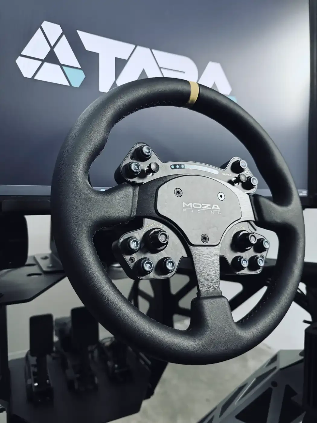Moza Rally wheel · R25 Ultra base